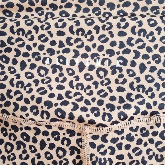 All Fenix Cheetah Camel Sandy 7/8 Leggings New With Tags - Picture 13 of 15